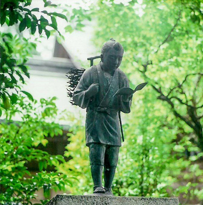 神奈川県小田原市の報徳二宮神社にある「少年二宮金治郎像」（画像提供：報徳博物館）