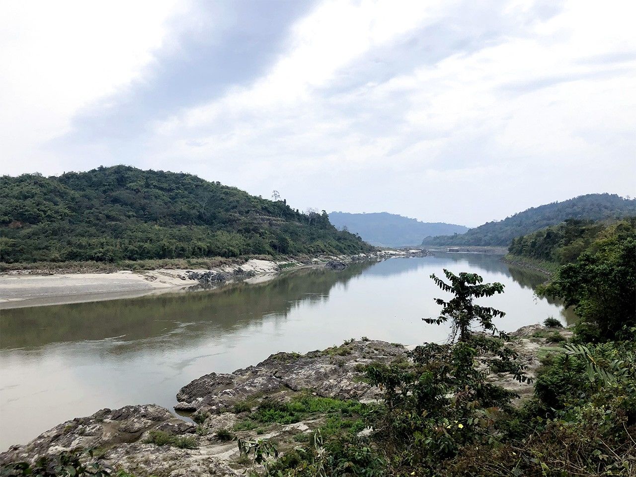 ミッソンダム予定地を流れるイラワジ川(野嶋写す)