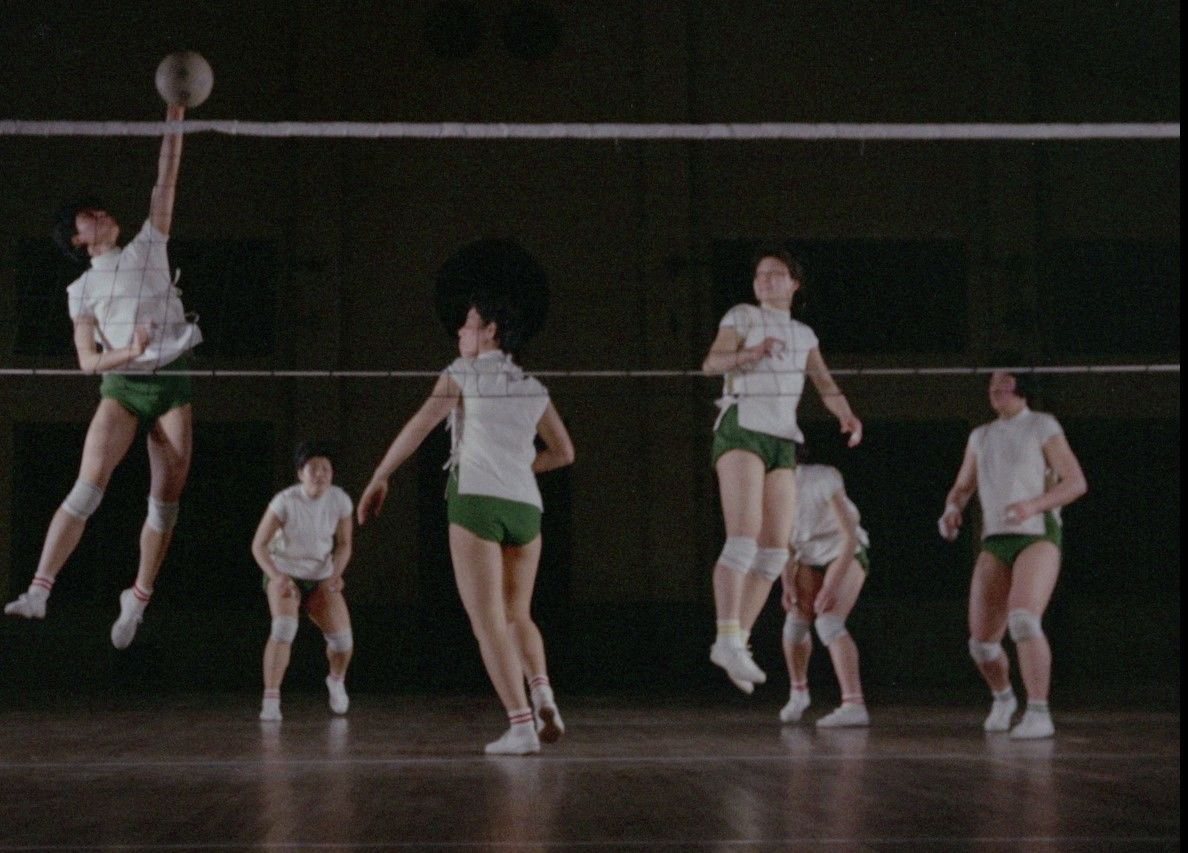 渋谷昶子監督『挑戦』（1963）から取られたニチボー貝塚の練習風景　©UFO Production