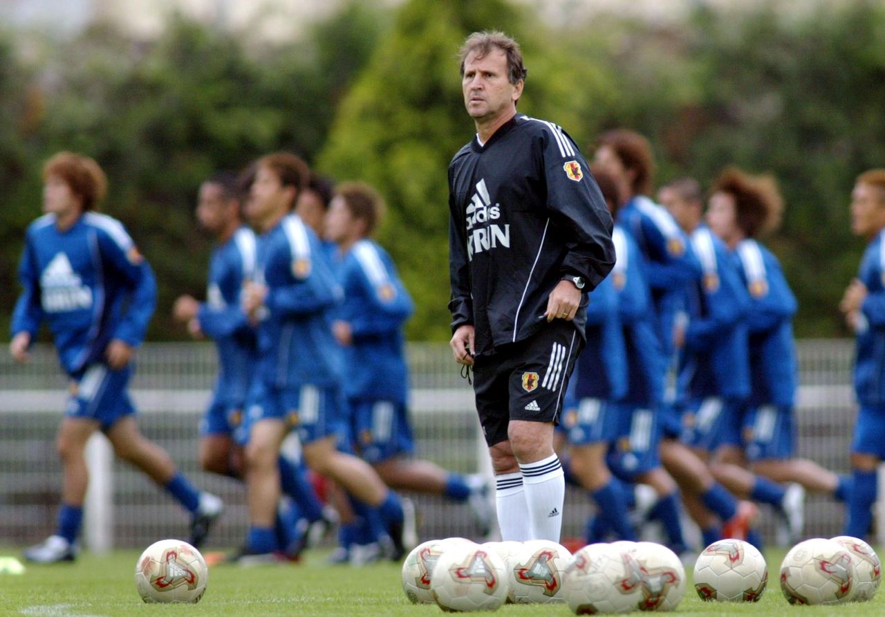 コンフェデレーションズカップ（フランス開催）に出場する日本代表のフランス合宿でのひとコマ（2003年6月14日、パリ）Reuters