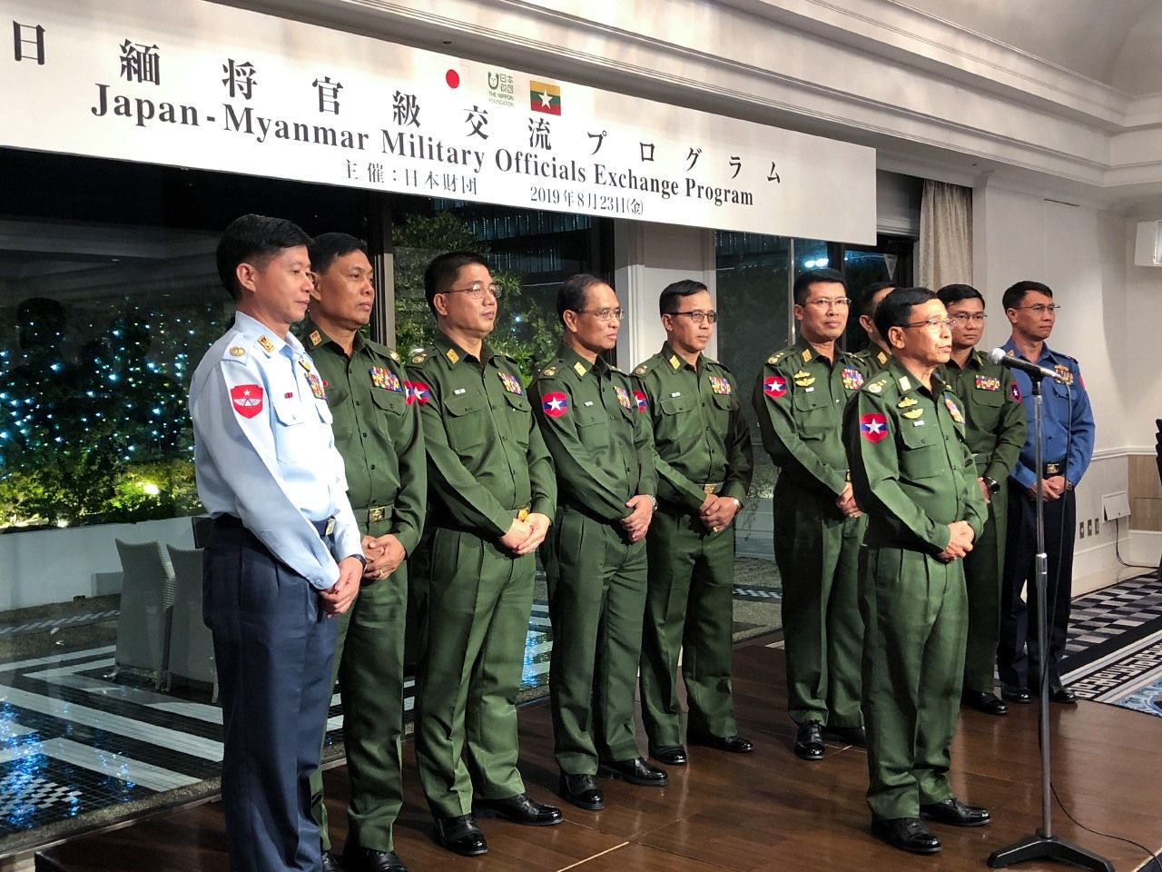 交流プログラムで来日したミャンマー国軍の将官ら。前列でスピーチをしているのがタン・トゥン・ウー中将（野嶋写す）