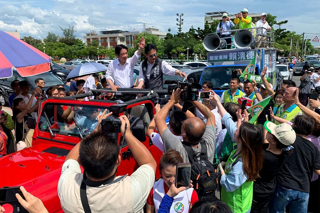 台湾の選挙戦で見られる車両パレードは壮観だ