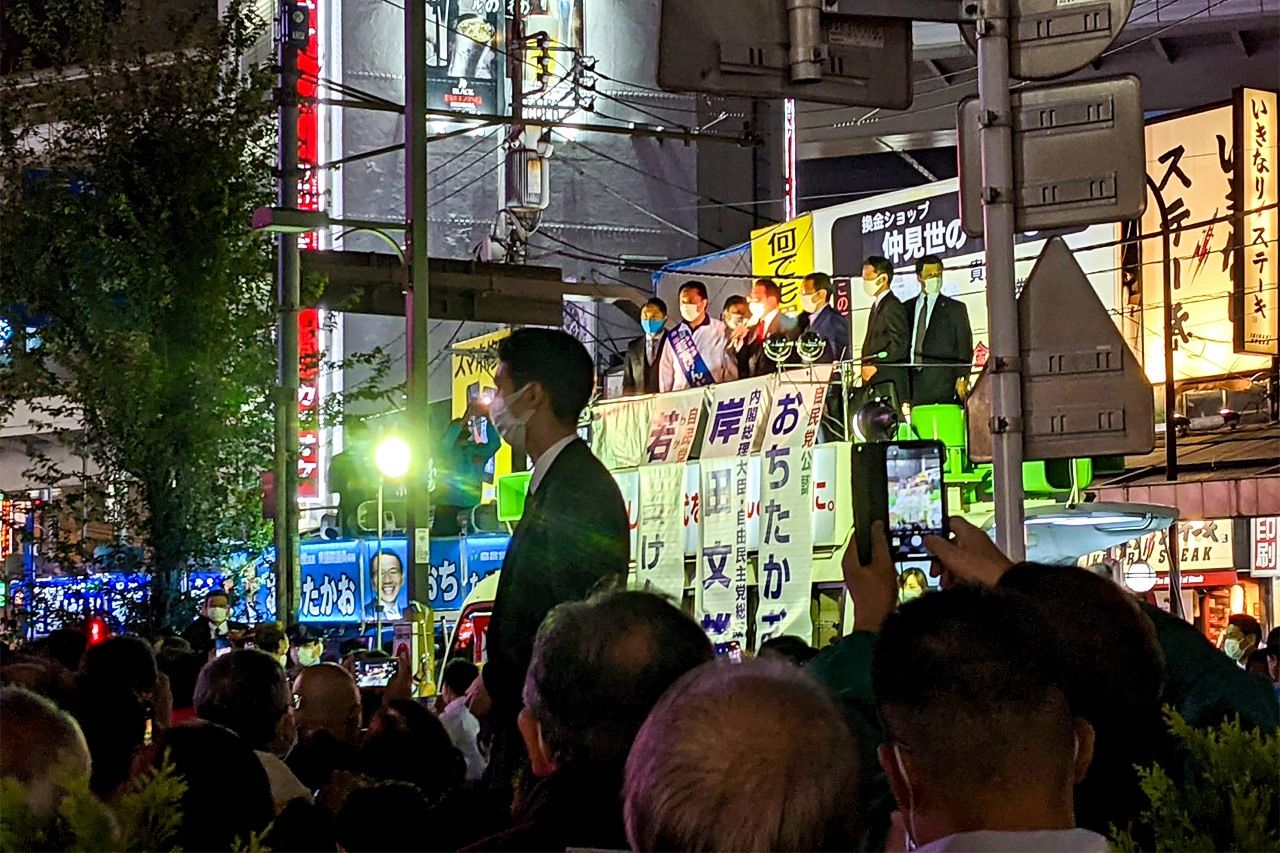 日本の選挙運動は場所にも制約があり、台湾ほどの大人数を集めることができない