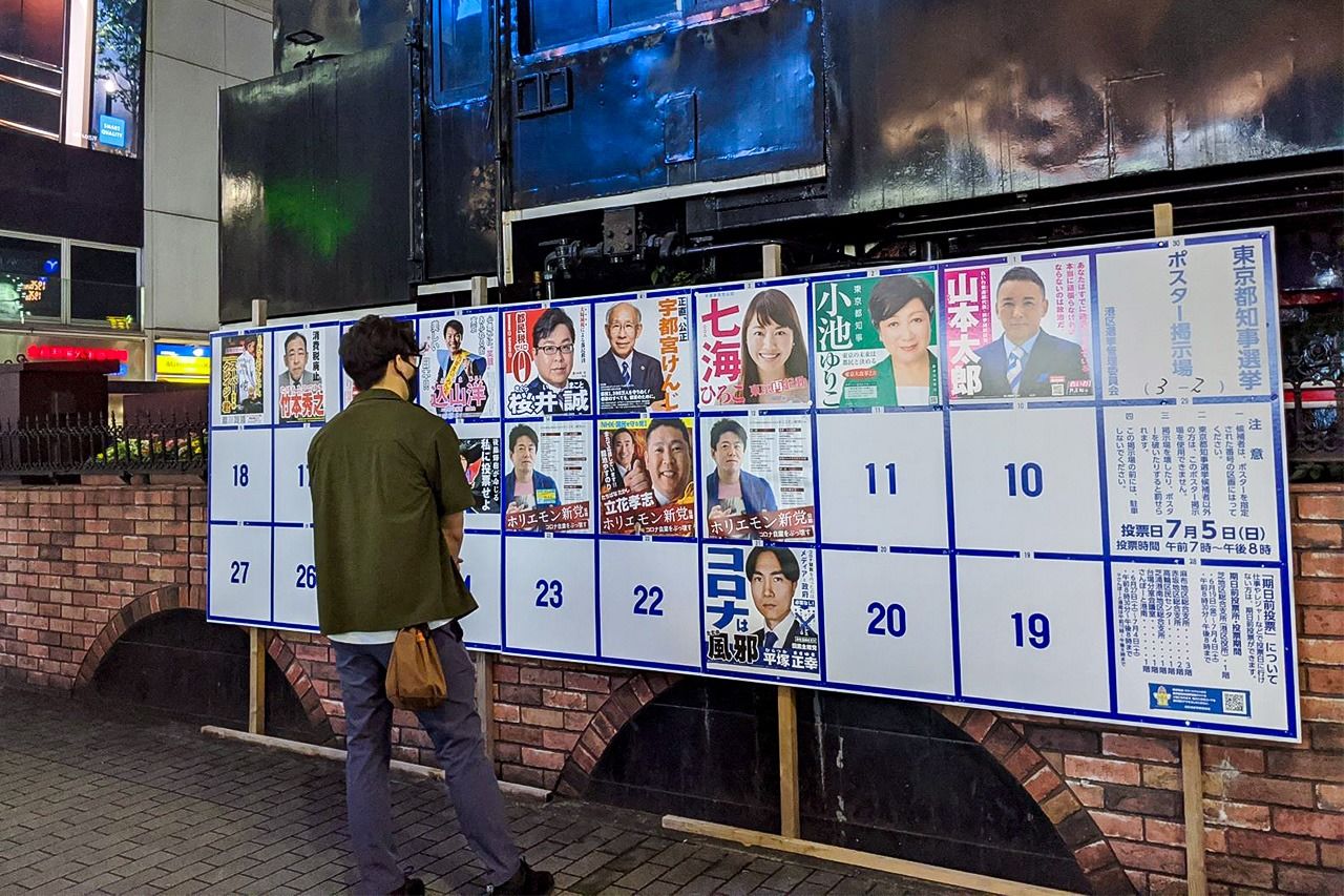 日本の選挙では、ポスターは定められた掲示場でのみ掲示できる
