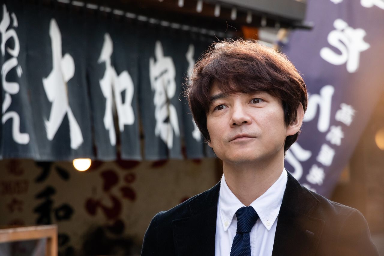 サラリーマンを辞めて念願の小説家になった満男(吉岡秀隆)が、亡き妻の七回忌の法要で、久々に葛飾・柴又の実家「くるまや」を訪れる ©2019 松竹株式会社