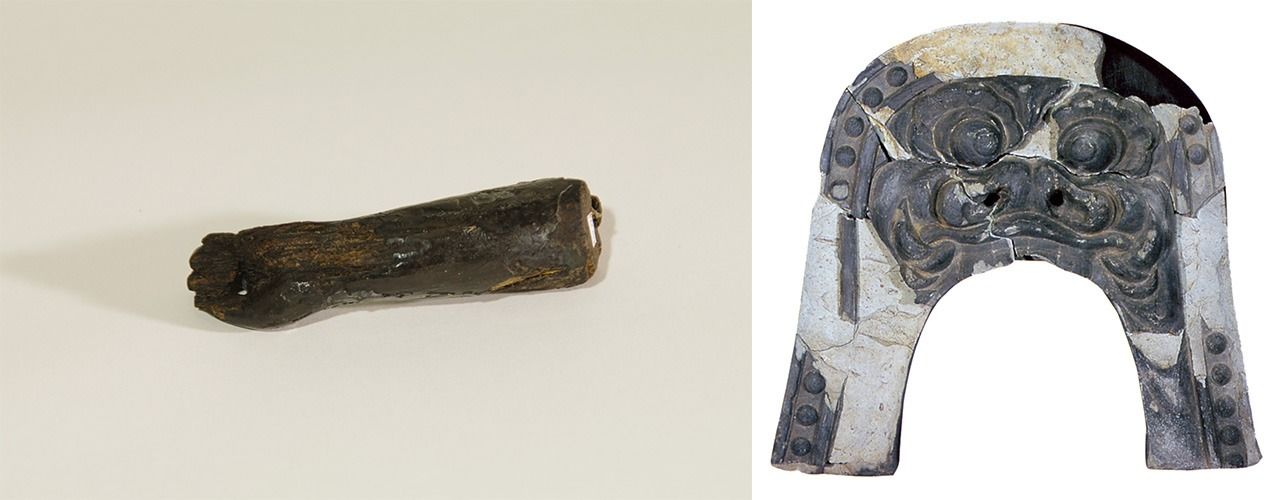 （左）出土した仏像の手、（右）鬼瓦＝いずれも鎌倉市教育委員会所蔵