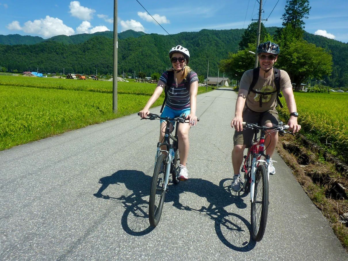 飛騨古川の日常の光景となった里山サイクリング　写真提供 : 飛騨市観光協会