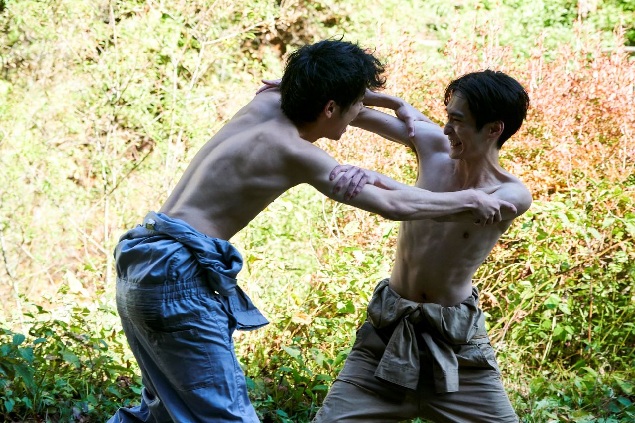 反復される格闘シーンはこの映画の重要な要素だ ©2021 PFFパートナーズ(ぴあ、ホリプロ、日活)/一般社団法人PFF