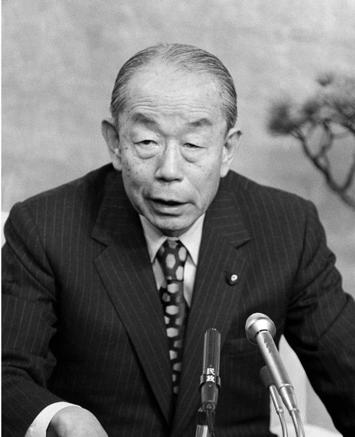 昭電疑獄で逮捕・起訴されたのを機に大蔵省を退官した福田赳夫は、1952年政界に転じて衆院議員に初当選。自民党幹事長、農相、蔵相、外相を歴任した後、1976年首相に就任した=写真は76年12月30日撮影(共同)