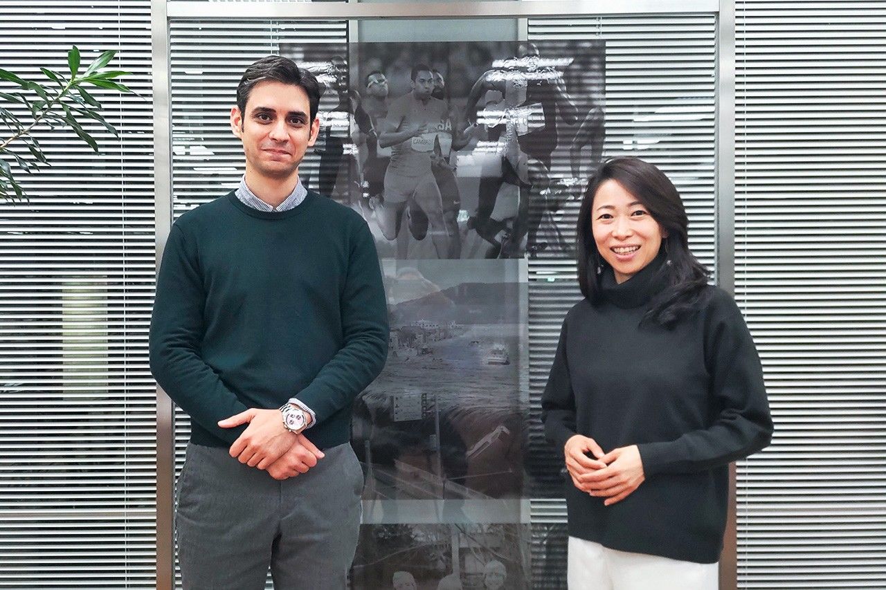 「大人のラヂオ」nippon.comコーナー 2022年10月28日放送分収録時の様子。一青妙さん(右)とダニエル・ルビオ