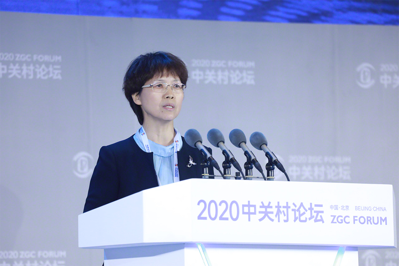2020年、中国・北京で開催された中関村（ZGC）フォーラムで講演するウイルス学者の石正麗(Photo by VCG/VCG via Getty Images)