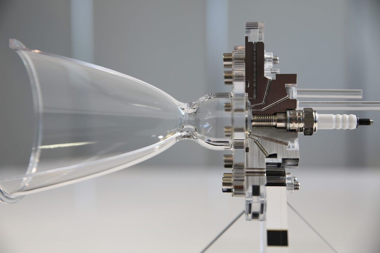 2液性液体ロケットエンジンのインジェクター自社サンプル(由紀精密提供)