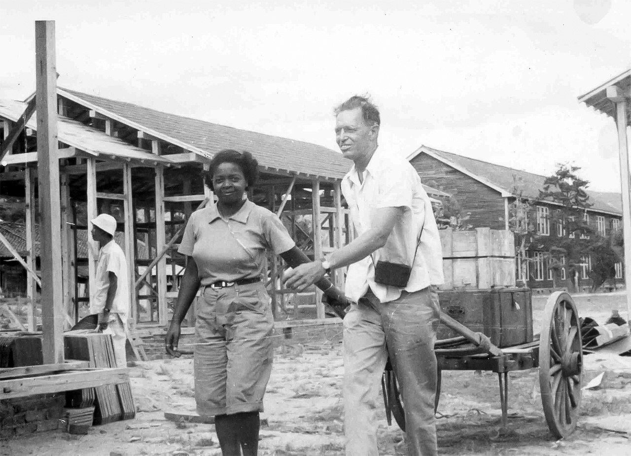 デイジーさんとアンディさん=1949年夏(提供・北澤純子、所蔵・シュモーに学ぶ会)