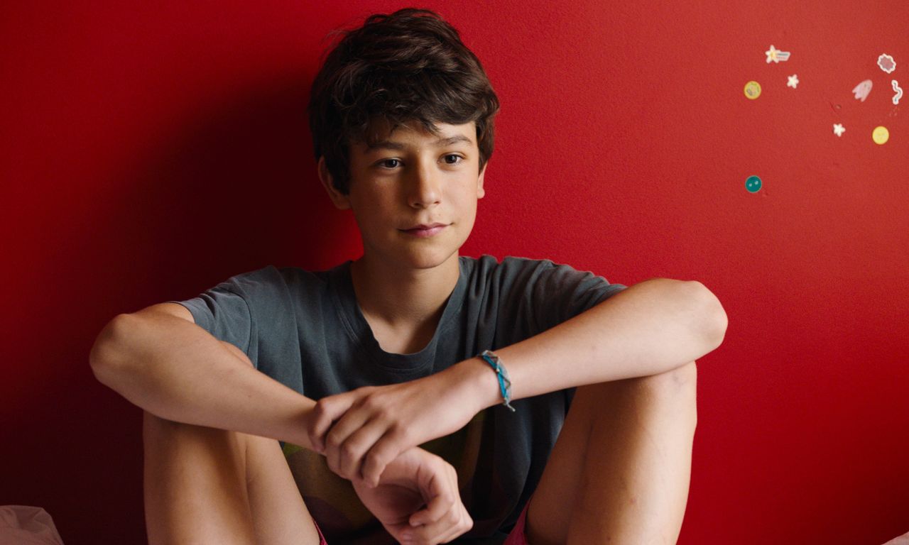 レミの穏やかな表情には、やがて葛藤と苦悩の色が表れる © Menuet / Diaphana Films / Topkapi Films / Versus Production 2022