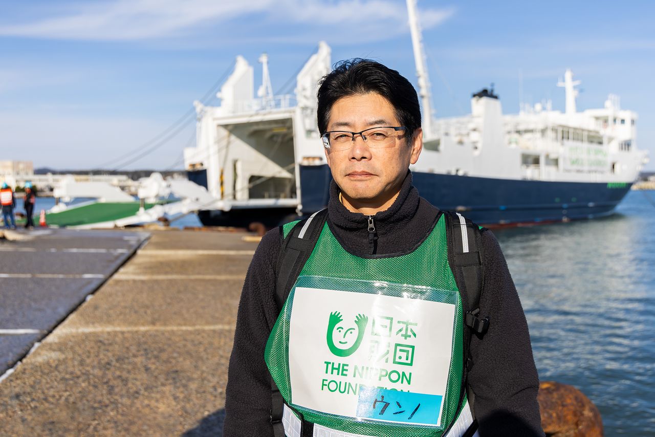 日本財団の海野常務とフェリー粟国