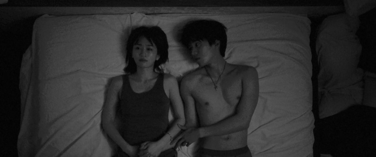 れいこは「トト・モレッティ」と名乗って声をかけてきた謎の男(坂東龍汰)とホテルで一夜を過ごす © bouquet garni films