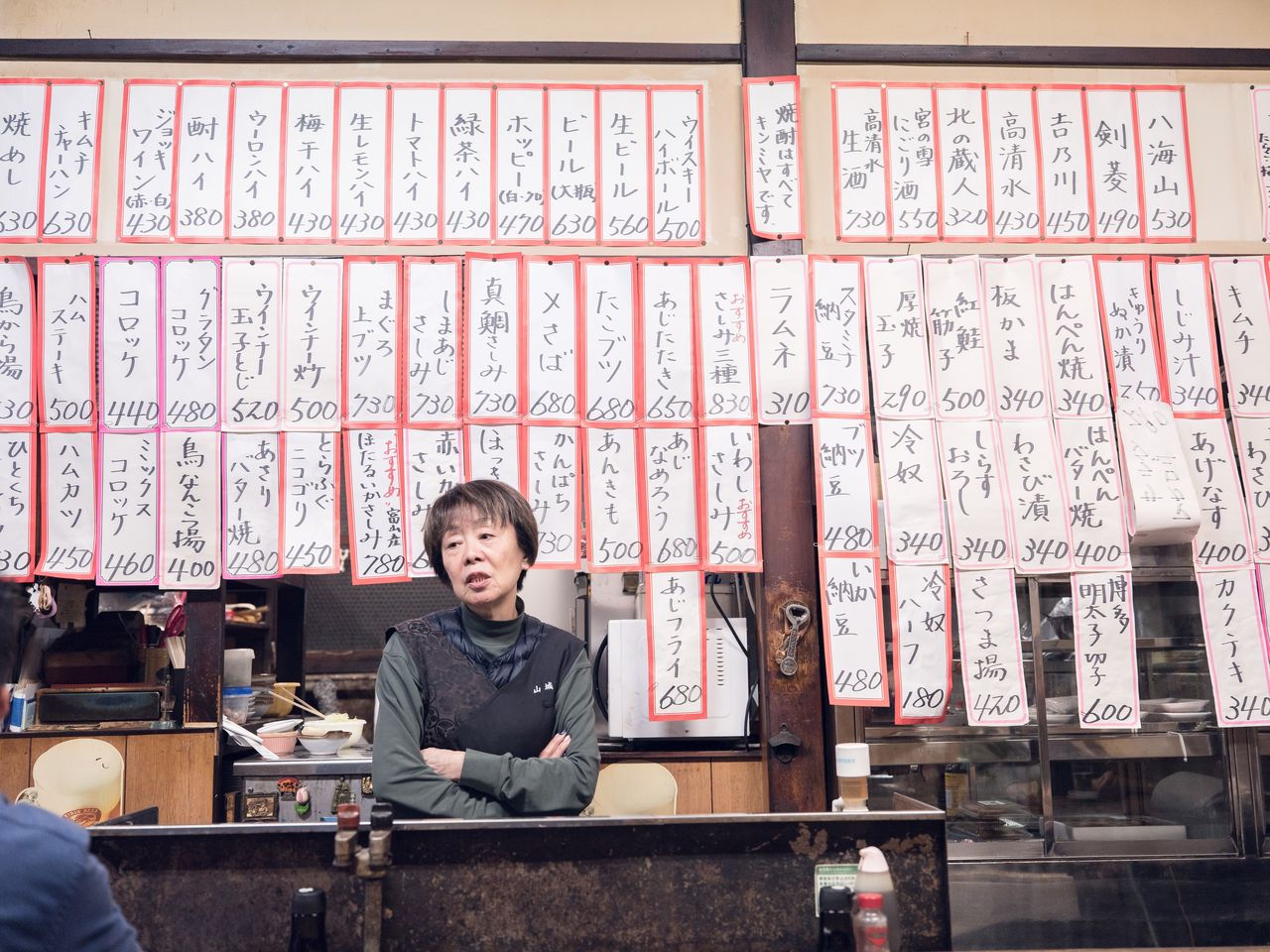 品数も圧巻だが、個々のメニューの価格の安さにも注目してほしい 写真:松園多聞