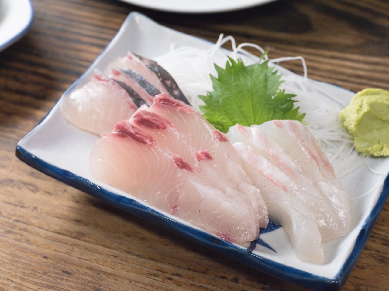 「さしみ3種」830円 写真:松園多聞