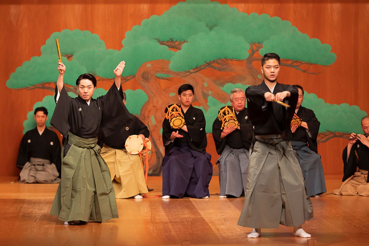 能と歌舞伎のつながり、見せ方の違いなどが見どころとなった野村裕基(右)との共演