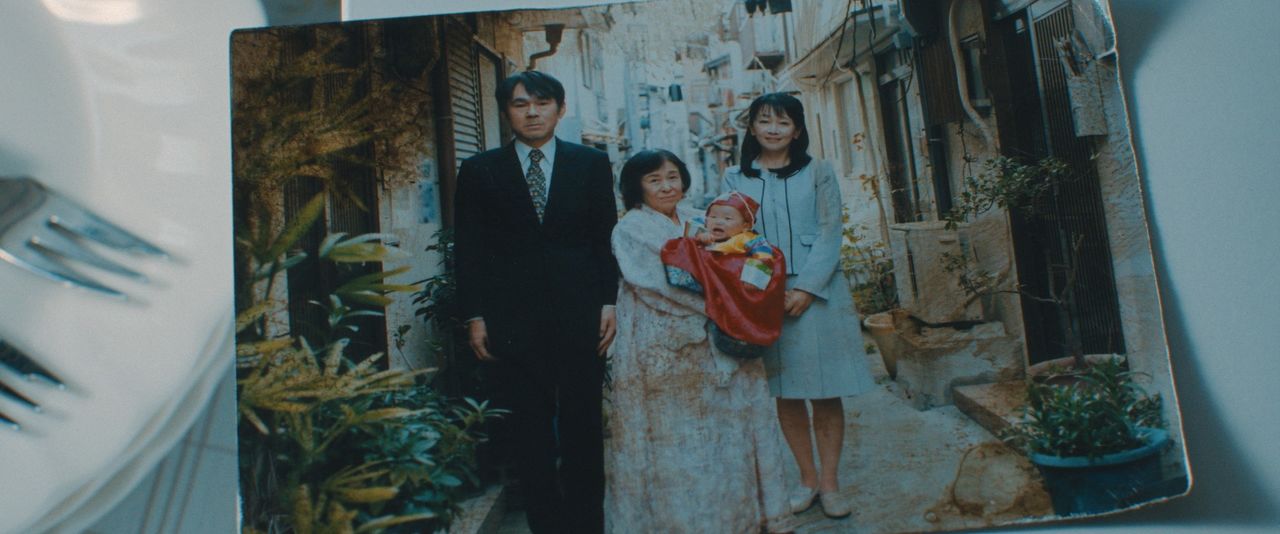 灯の父親役は甲本雅裕、母親役は麻生祐未が演じた ©Minato Studio 2025