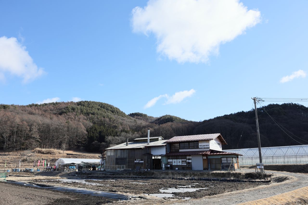 蓼科山の麓、北山湯川にあるイリセンの工場