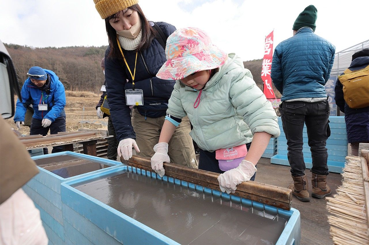 くし状の刃を押し当てて引き切りする