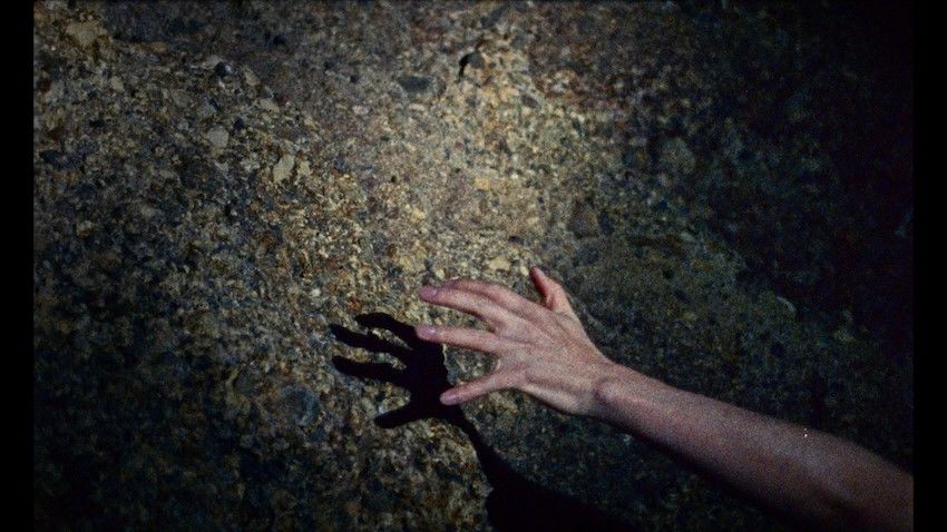 『Underground アンダーグラウンド』。カメラは地下の暗闇から姿を現した「シャドウ(影)」を追っていく ©2024 trixta