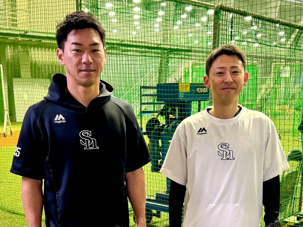 検定制度の設計に携わったのは、国立スポーツ科学センター(JISS)での勤務経歴を持つ城所収二(右)と、現役時代にソフトバンクの主軸として活躍した長谷川勇也 ©福岡ソフトバンクホークス