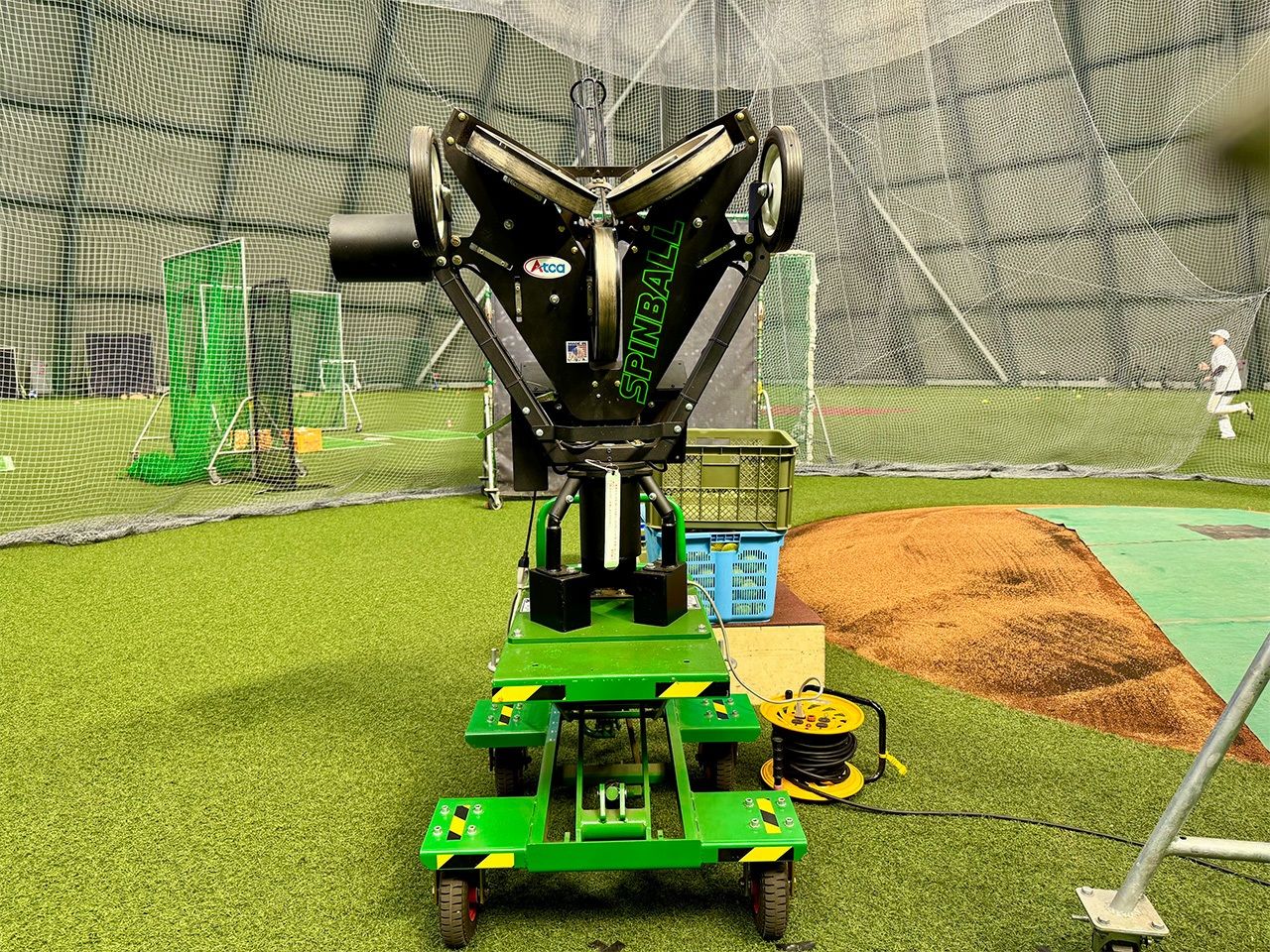 実戦さながらの球を投じるアイピッチ。打球の判定はアナリストが視認で行う ©福岡ソフトバンクホークス