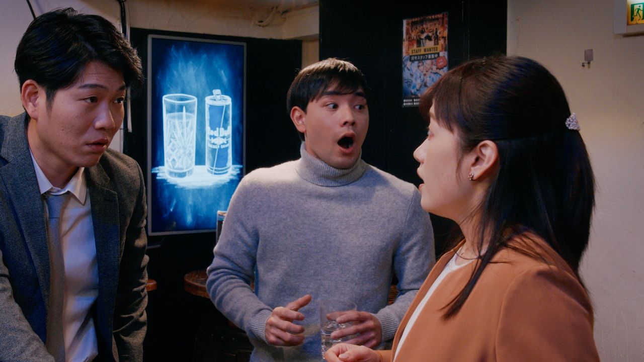 次から次へと思わぬ事実が…… ©『結婚の報告』製作委員会