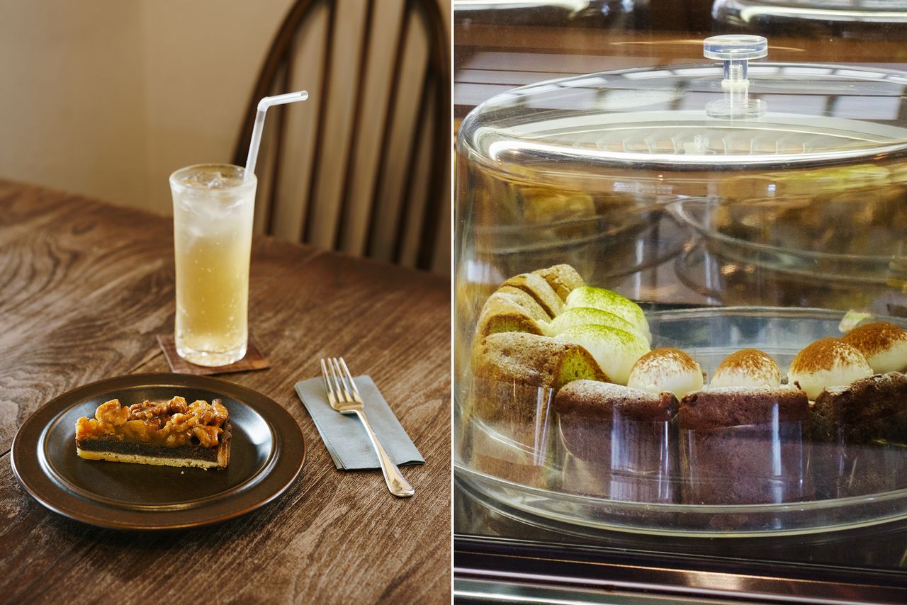 くるみのタルトと自家製ジンジャーソーダ。右は抹茶とホワイトチョコのケーキ