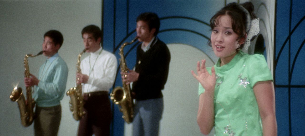 劇中でジュディ・オングが披露する2曲目は英語の歌 © 2025 Taiwan Film and Audiovisual Institute. All rights reserved.