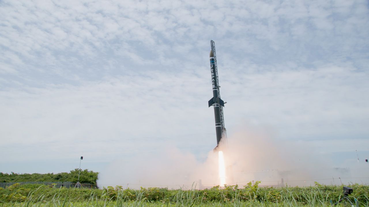 台湾のロケット開発企業の日本法人「jtSPACE」が北海道スペースポート(HOSPO)」で打ち上げたロケット=2025年7月12日(スペースコタン提供)