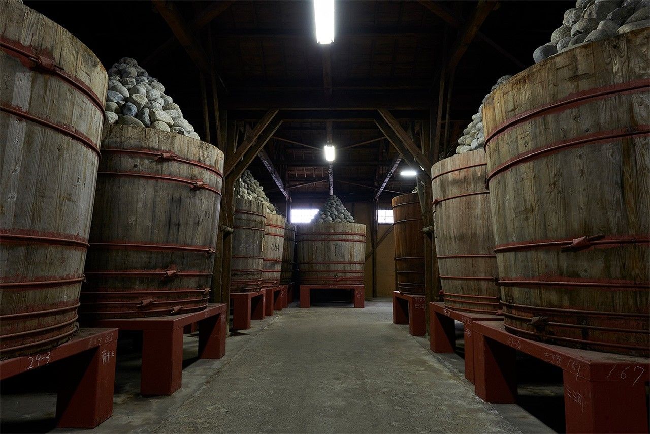 八丁味噌の味噌桶(写真提供:愛知県岡崎市)