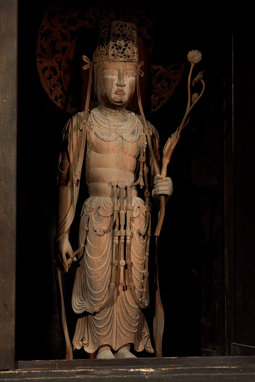 室生寺 弥勒菩薩立像：六田知弘の古仏巡礼 | nippon.com