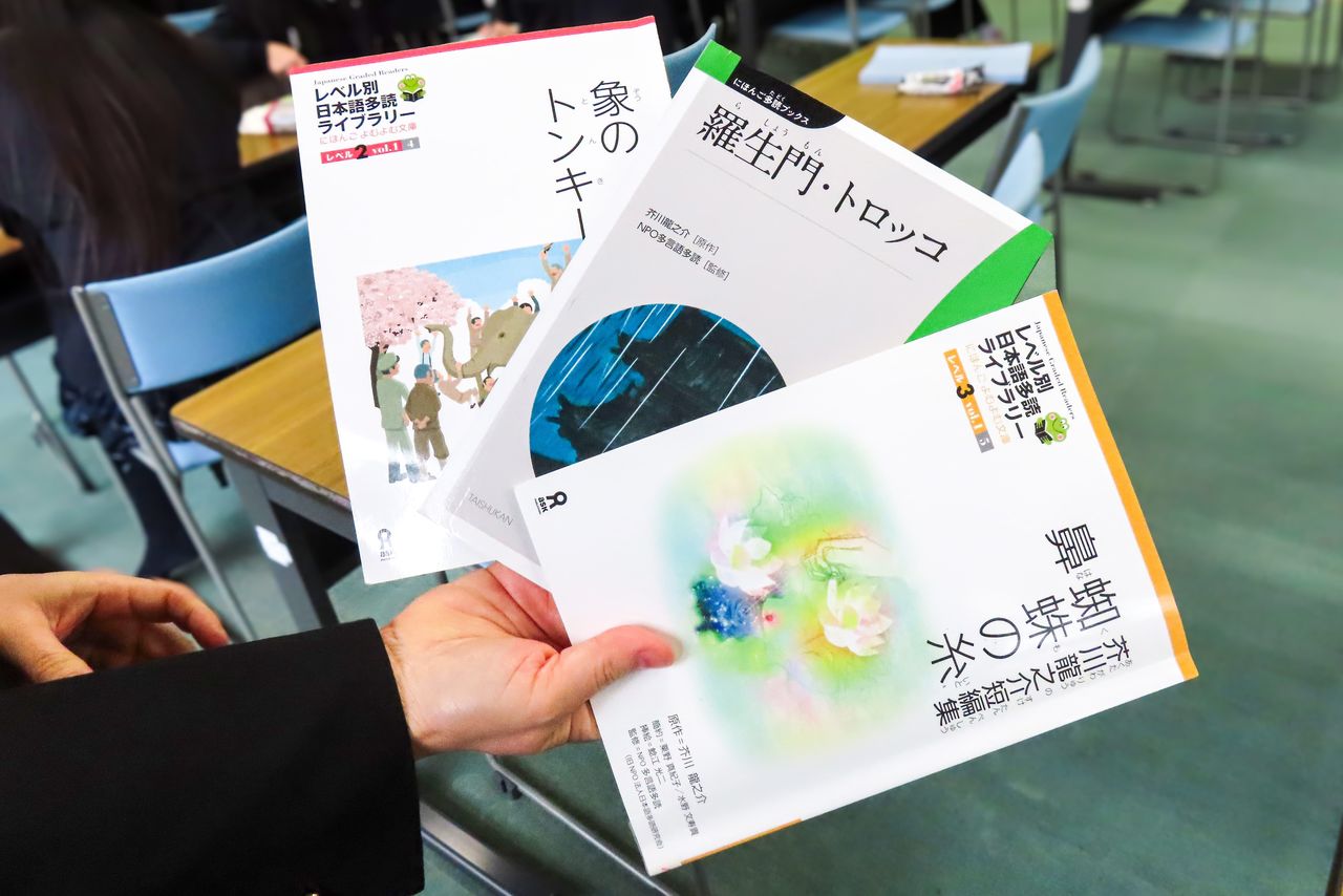 東濃高校の日本語多読演劇の授業で使うテキスト。学んだ物語を演劇や動画づくりにつなげていく