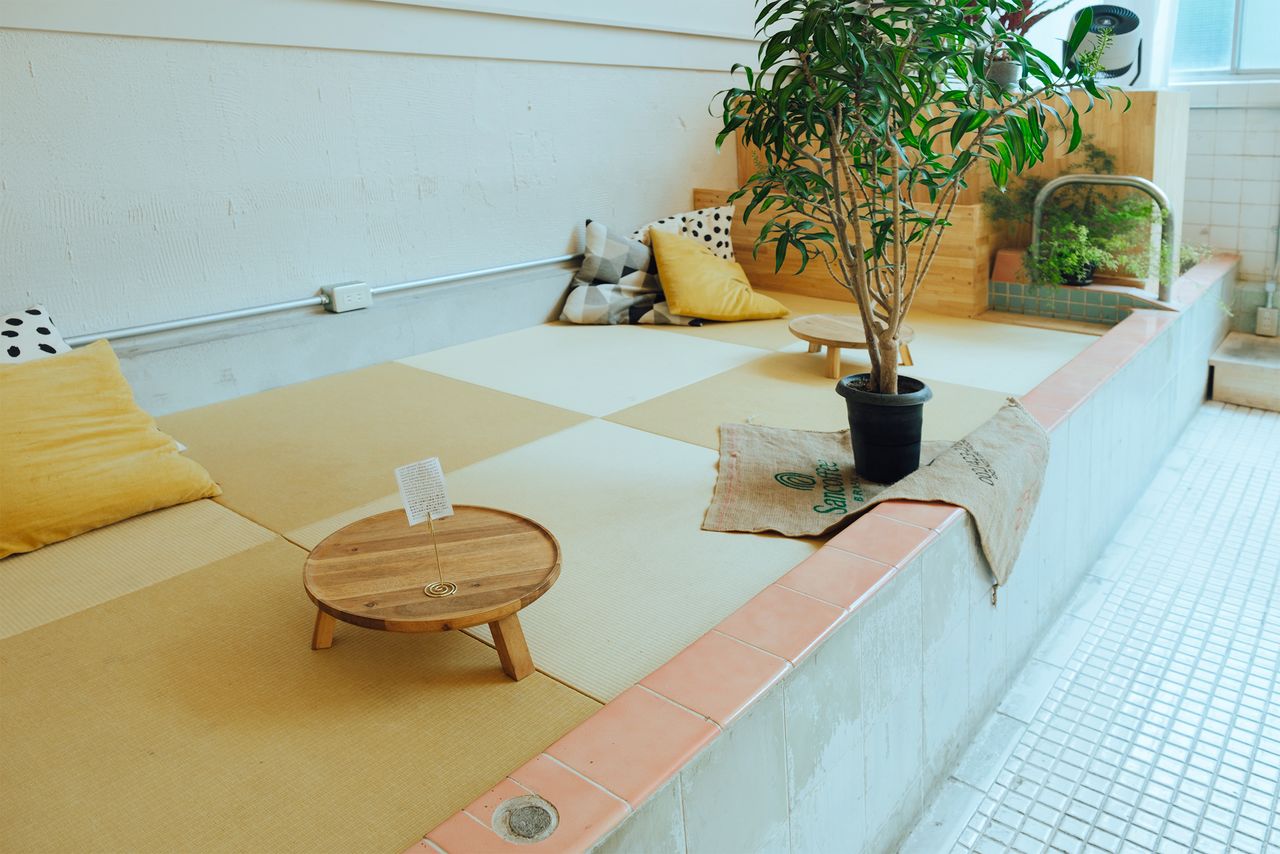 ゆったりとリラックスできる座敷コーナー