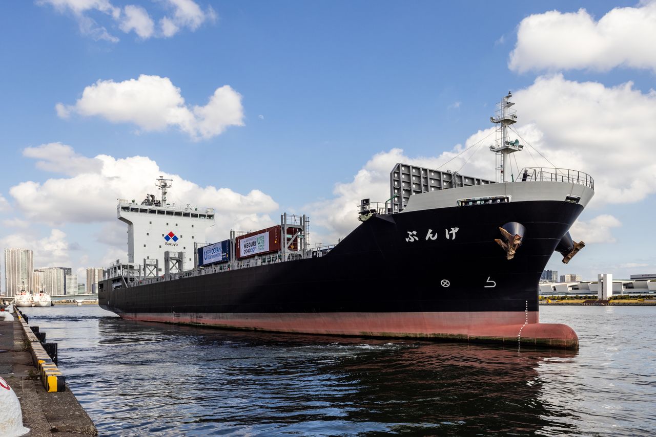 自動運航では難関の離着岸に成功