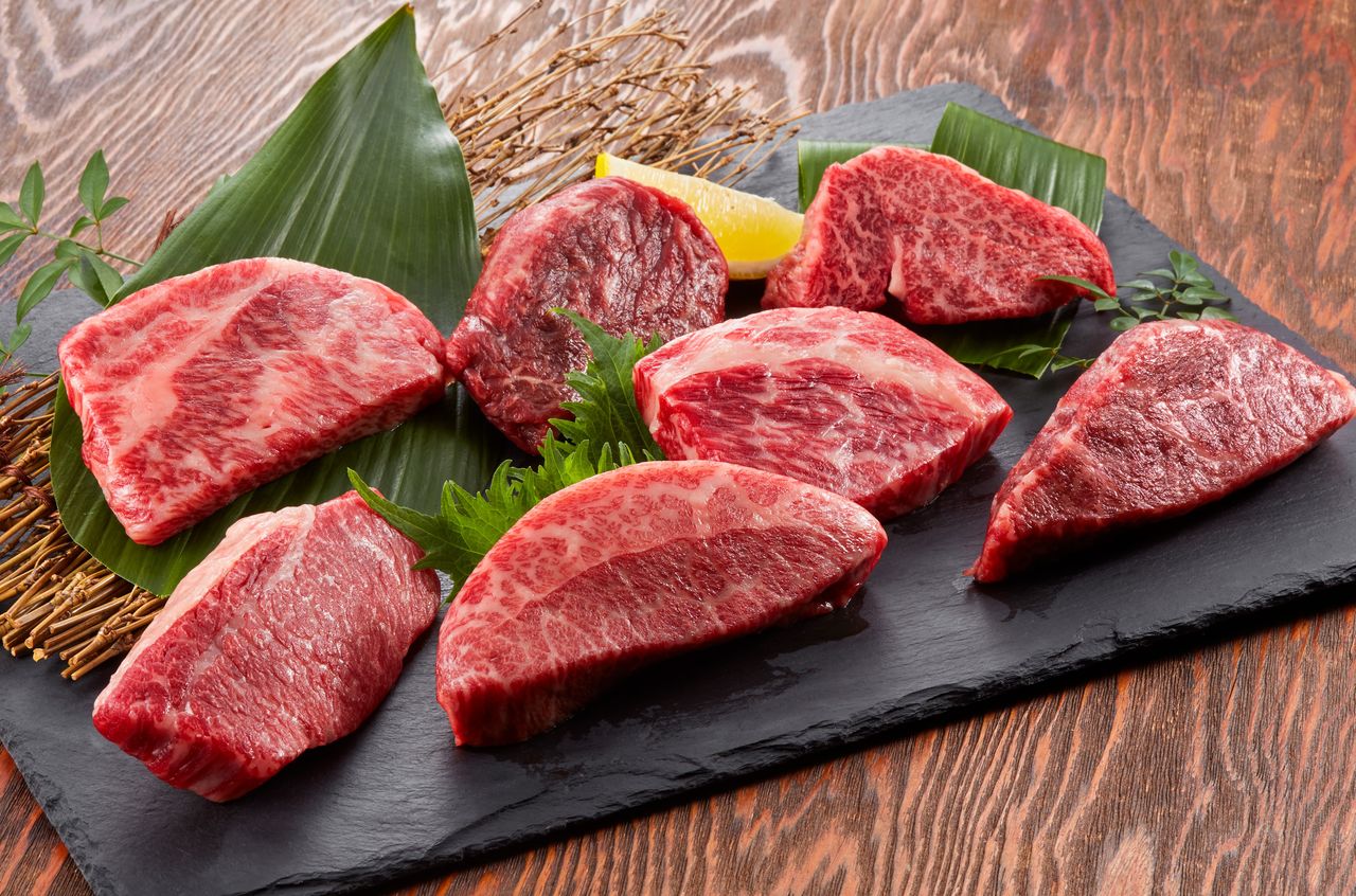 くすみのない鮮やかな色が良い肉を見極めるポイント(フォトAC)