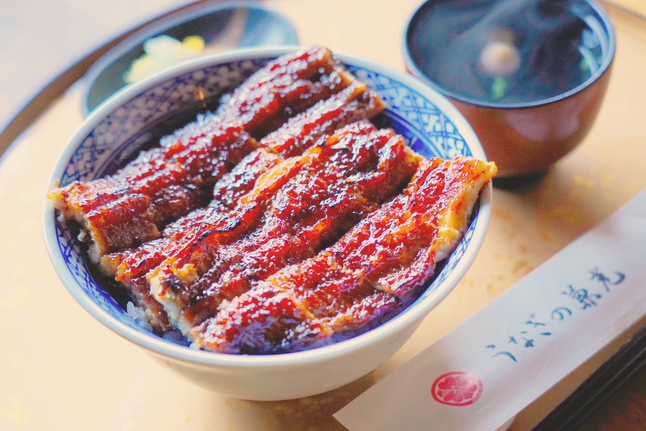 うな丼〈特上〉。メスは香りにもくせがないという