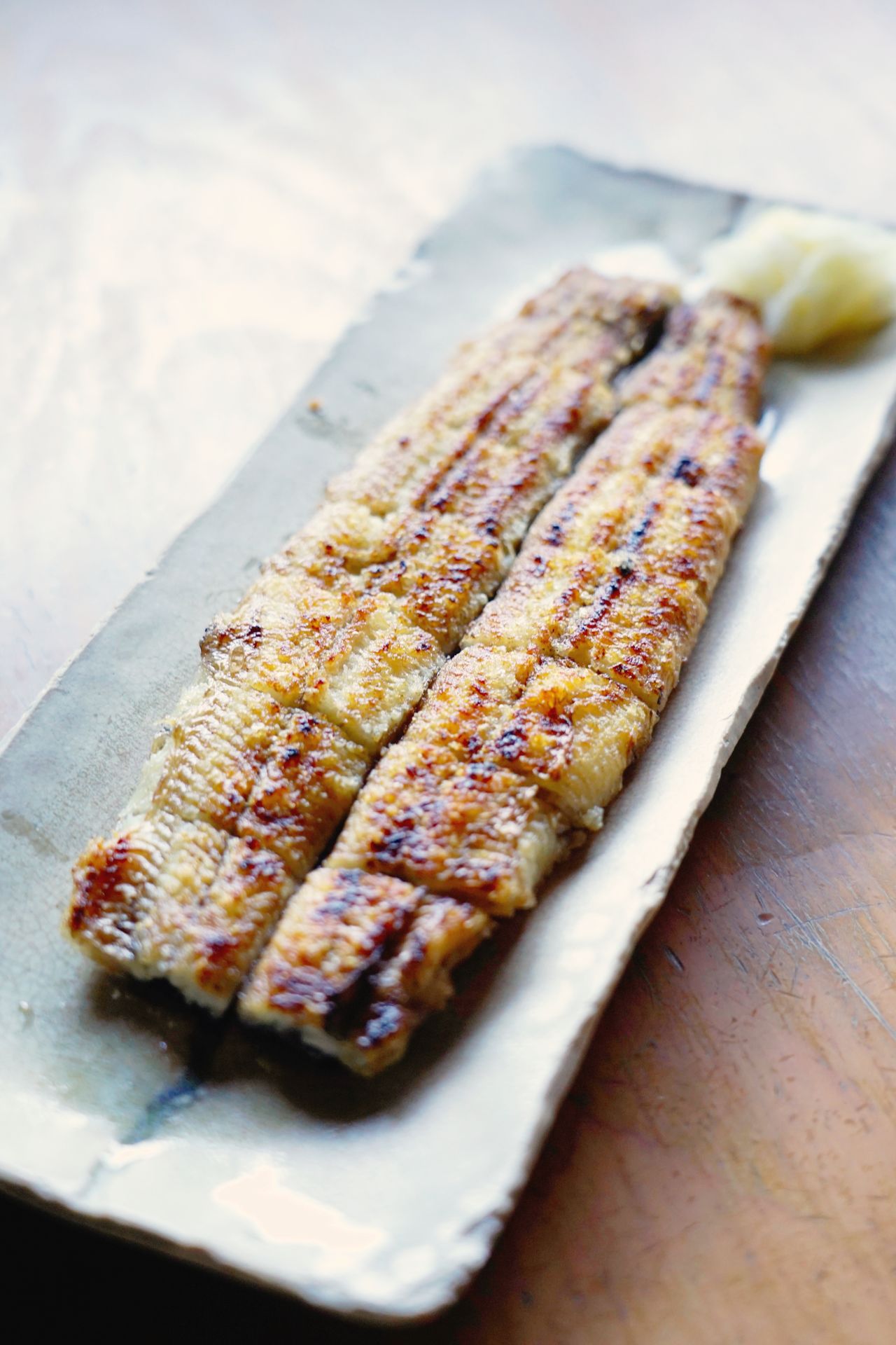 メスウナギの白焼き。身はふっくらとして、上品な味