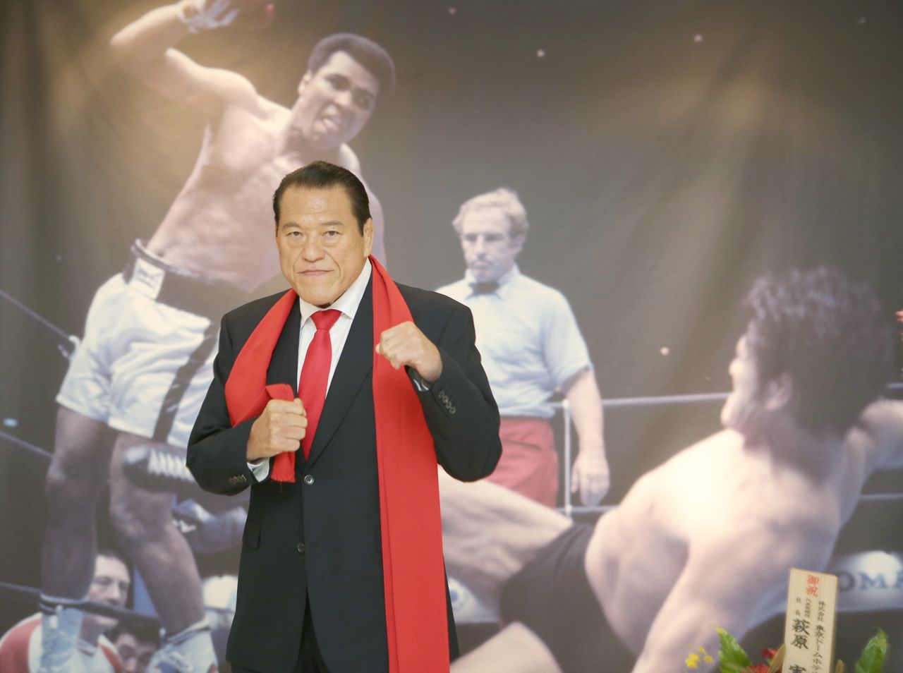 猪木とアリが「格闘技世界一決定戦」を戦った6月26日が日本記念日協会から「世界格闘技の日」に認定されたことを受けて会見したアントニオ猪木氏(2016年5月16日、時事)