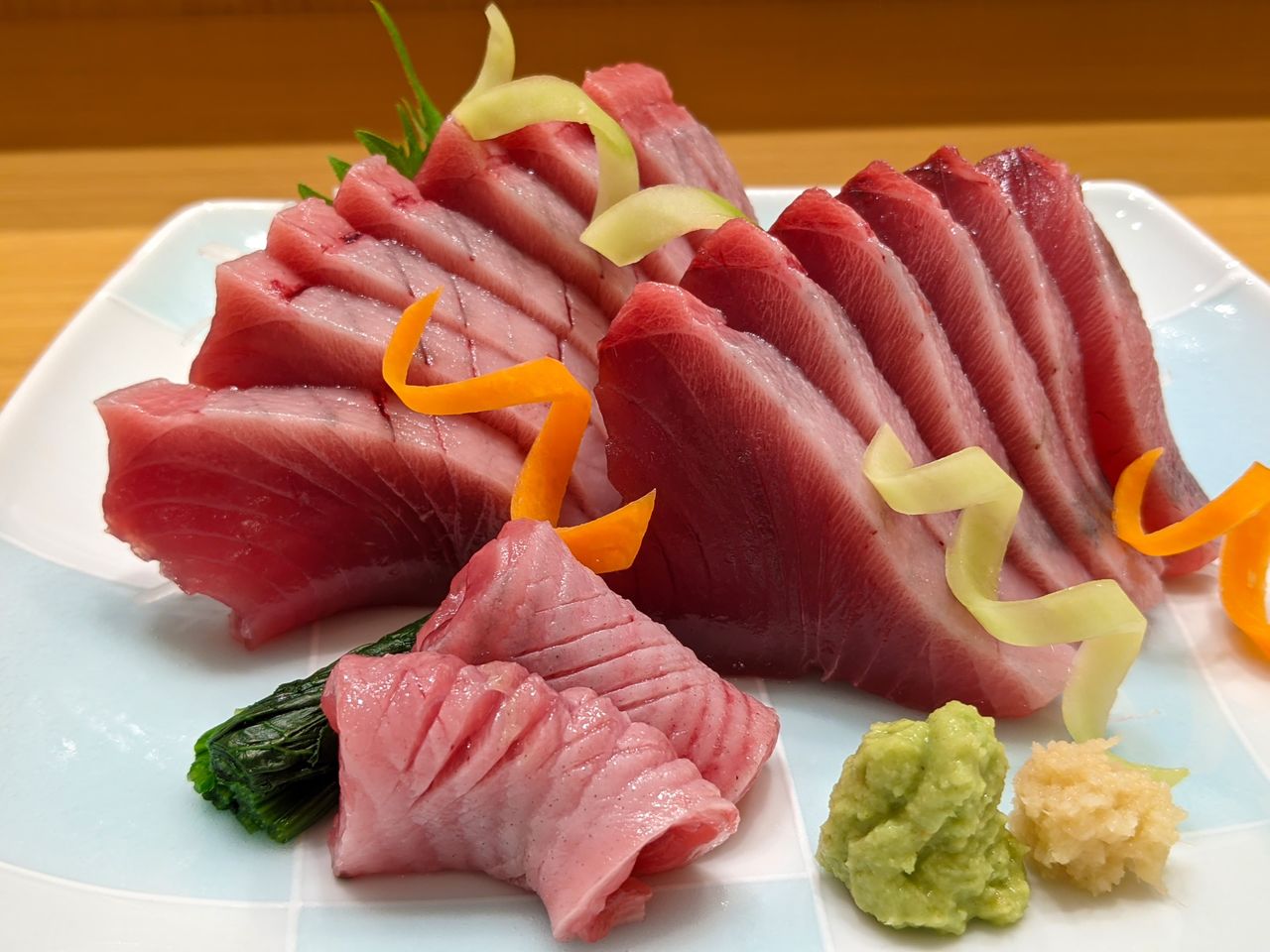 気仙沼の和食店「宮登」では新鮮なカツオの刺し身を味わえる(宮登提供)