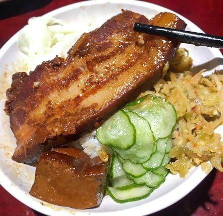 豚皮が付いた脂身付きの豚肉(何基特提供)