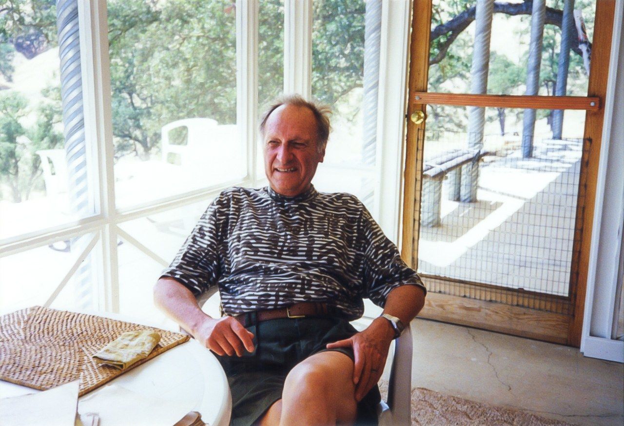 ベアワルド米カルフォルニア大学教授（サンフランシスコ郊外の自宅で、1993年8月＝増田弘名誉教授撮影、提供）
