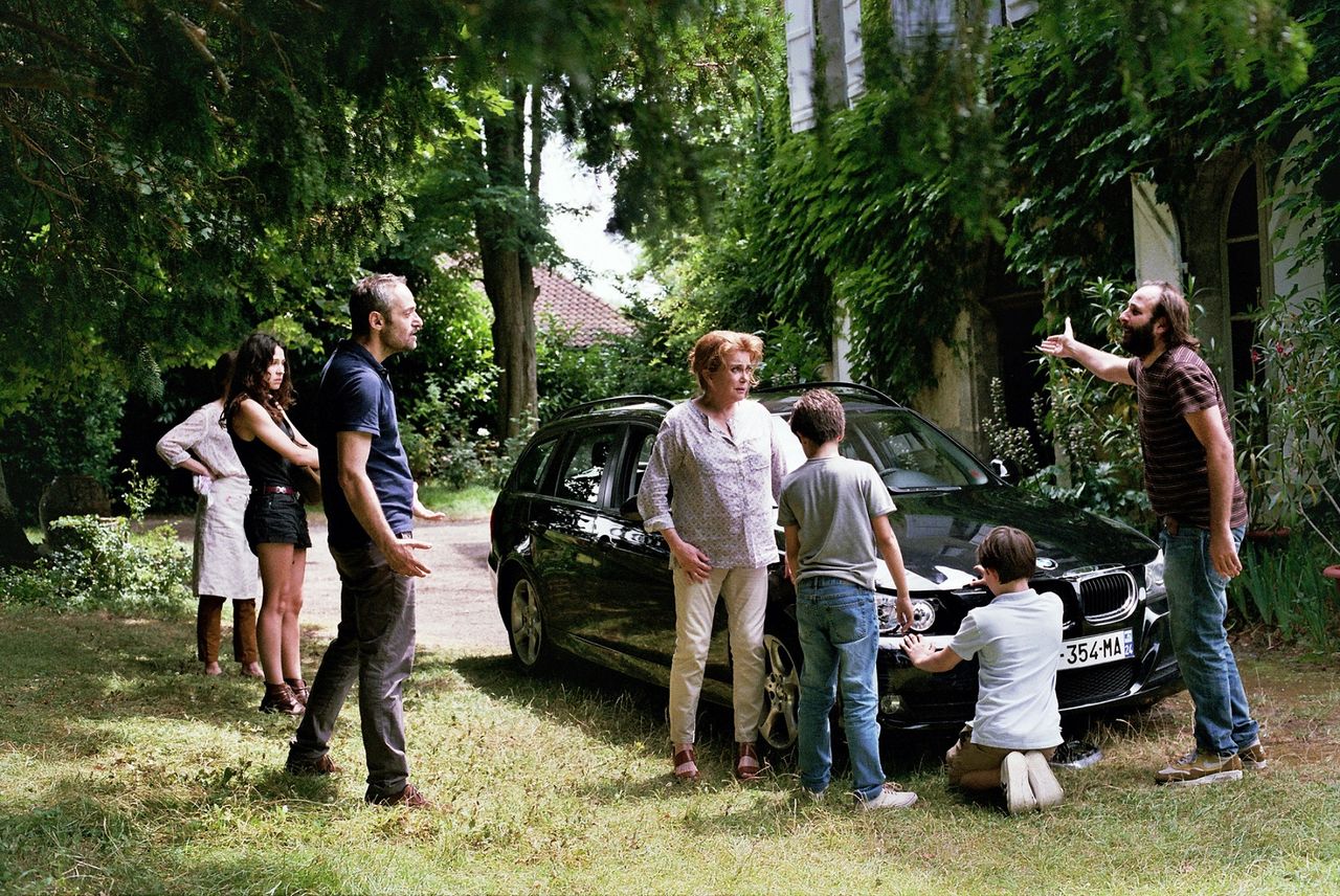 常識外れの面々がさまざまなトラブルを呼び寄せる ©Les Films du Worso