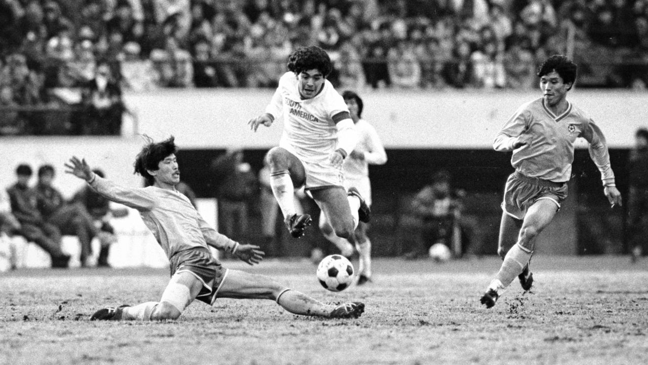 マラドーナと日本人 スーパースターは日本サッカー界をも進化させた Nippon Com