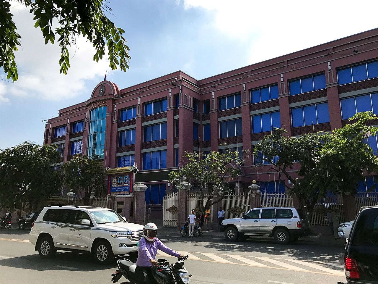 プノンペン市のカンボジア国立銀行 提供：ソラミツ