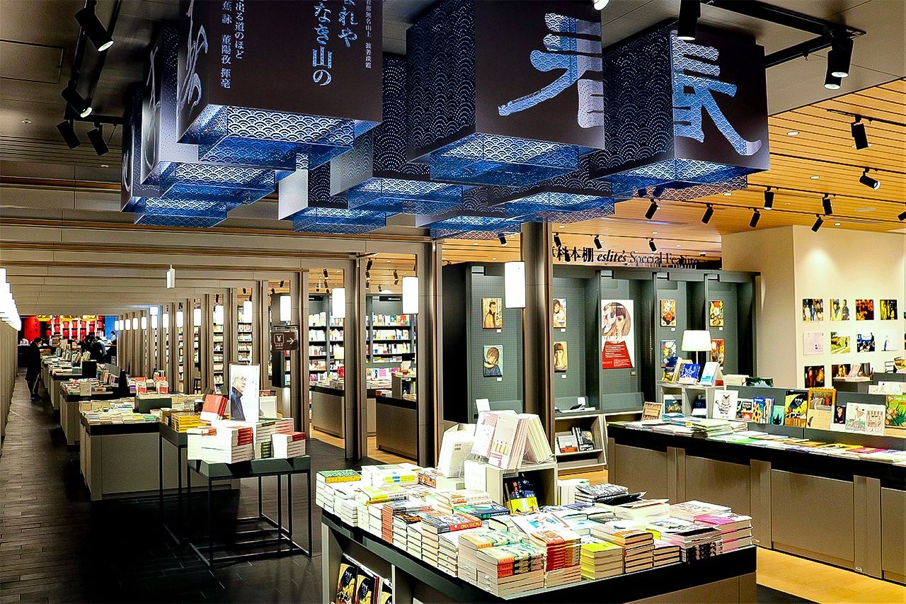 2019年にオープンした製品生活日本橋。台湾の誠品書店の設計理念にならい、開放感のある売り場を実現させた（誠品生活日本橋提供）
