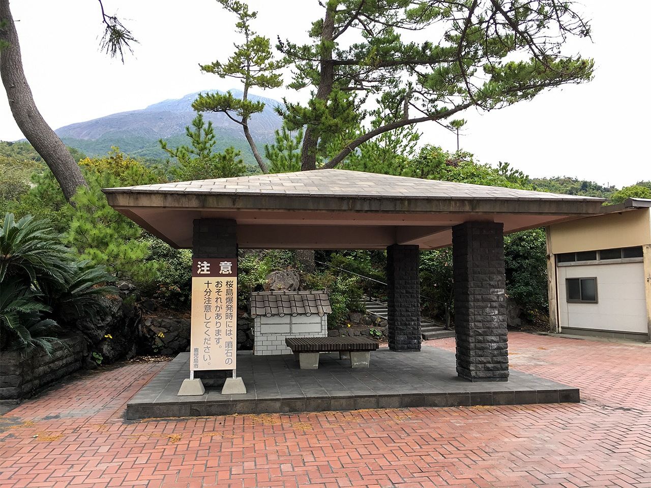 鹿児島県鹿児島市の古里公園のあずまや（2017年11月24日）